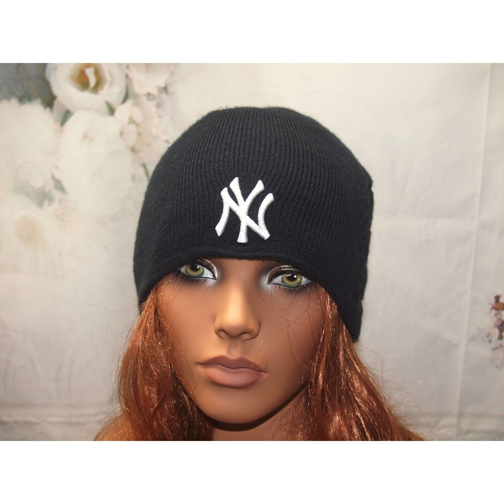 Cuffless New York Yankees Beanie With Embossed Logo on side Twins Enterprises